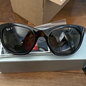 brand new never worn ray ban sunglasses